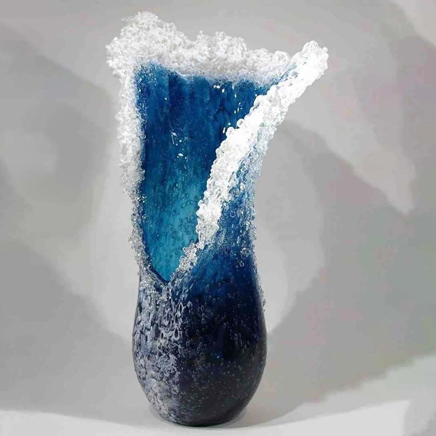 Wavy Vase Resin, Blue
